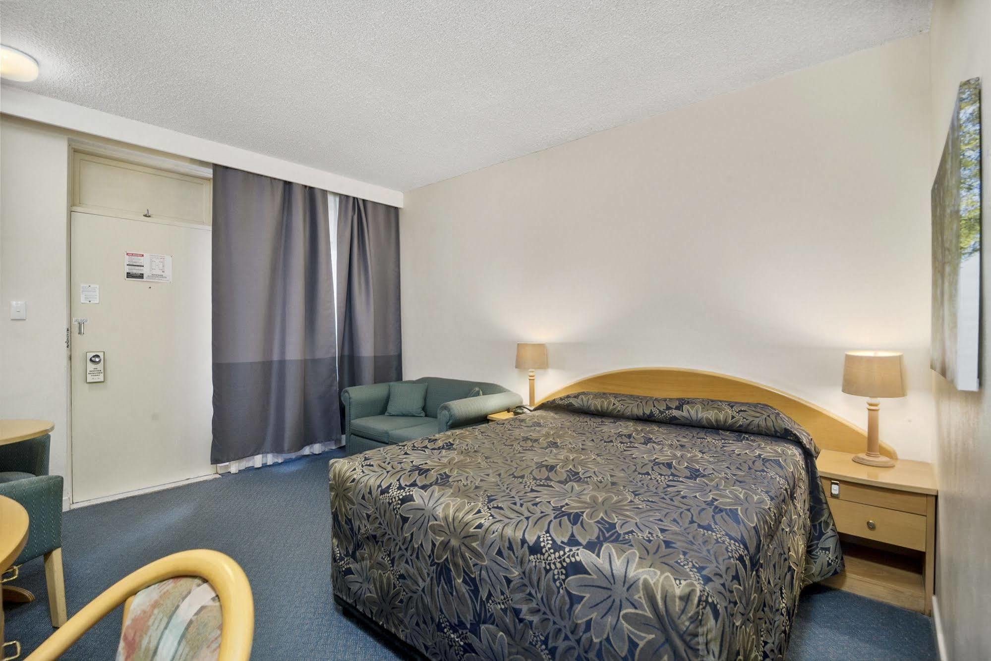 Park Motor Inn Toowoomba Bagian luar foto